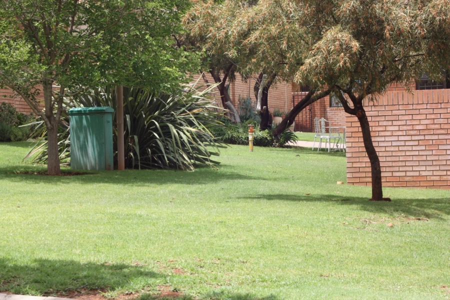 2 Bedroom Property for Sale in Langenhovenpark Free State